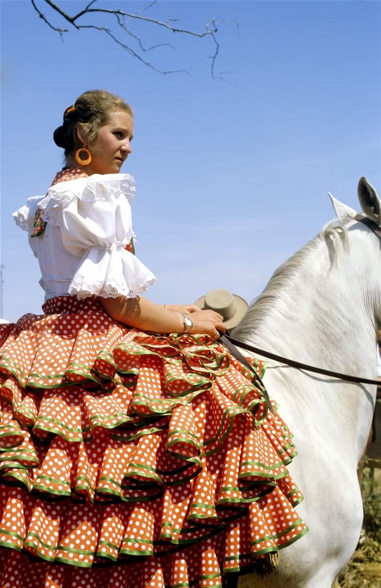 La Infanta Elena vestida de flamenca en el Rocío 