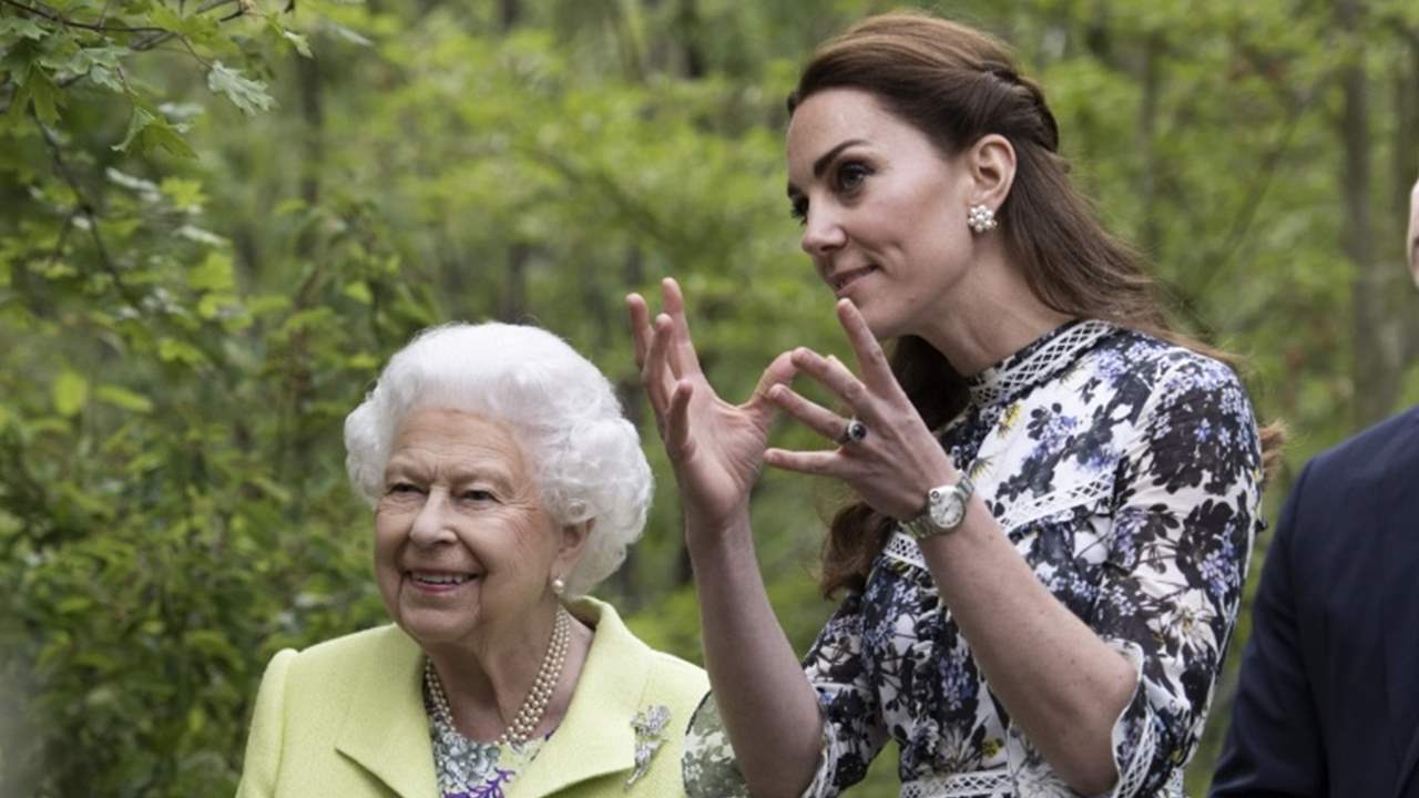 ¡Con (casi) todos sus biznietos! El precioso homenaje de Kate Middleton a Isabel II en el que hubiera sido su 97 cumpleaños  