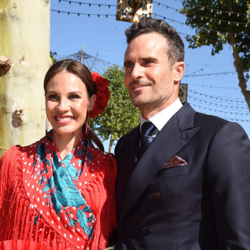 Jessica Bueno y su novio Pablo Marqués, muy románticos, protagonizan su primer posado juntos en la Feria de Abril