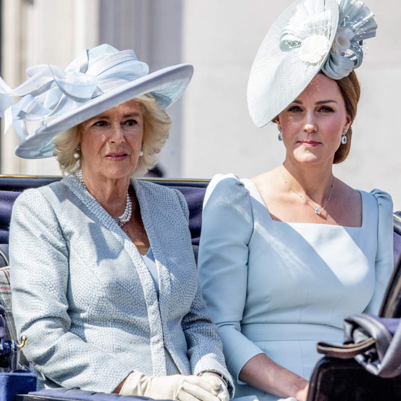 Del toque azul de Kate Middleton a la túnica exclusiva de Camilla Parker: Los detalles de sus looks para la Coronación 