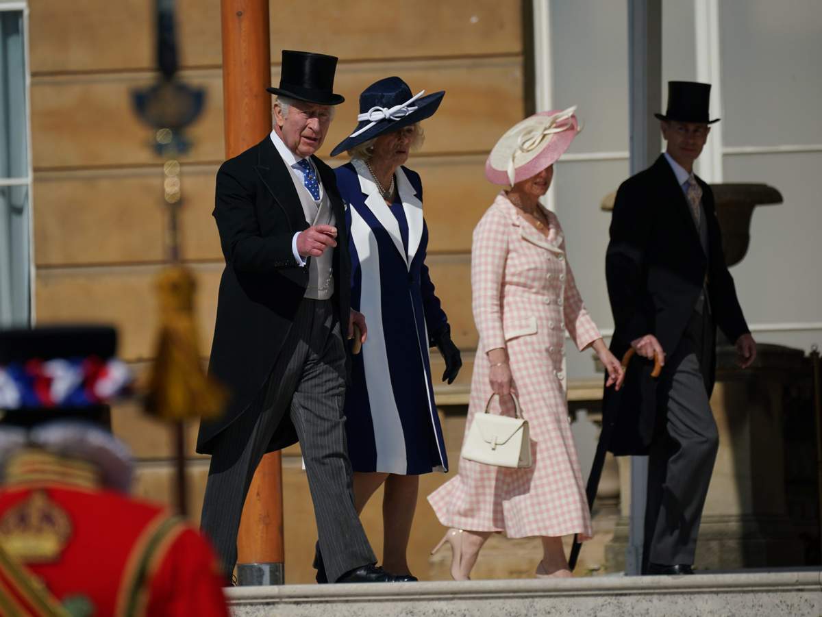 Carlos y Camilla con los duques de Edimburgo