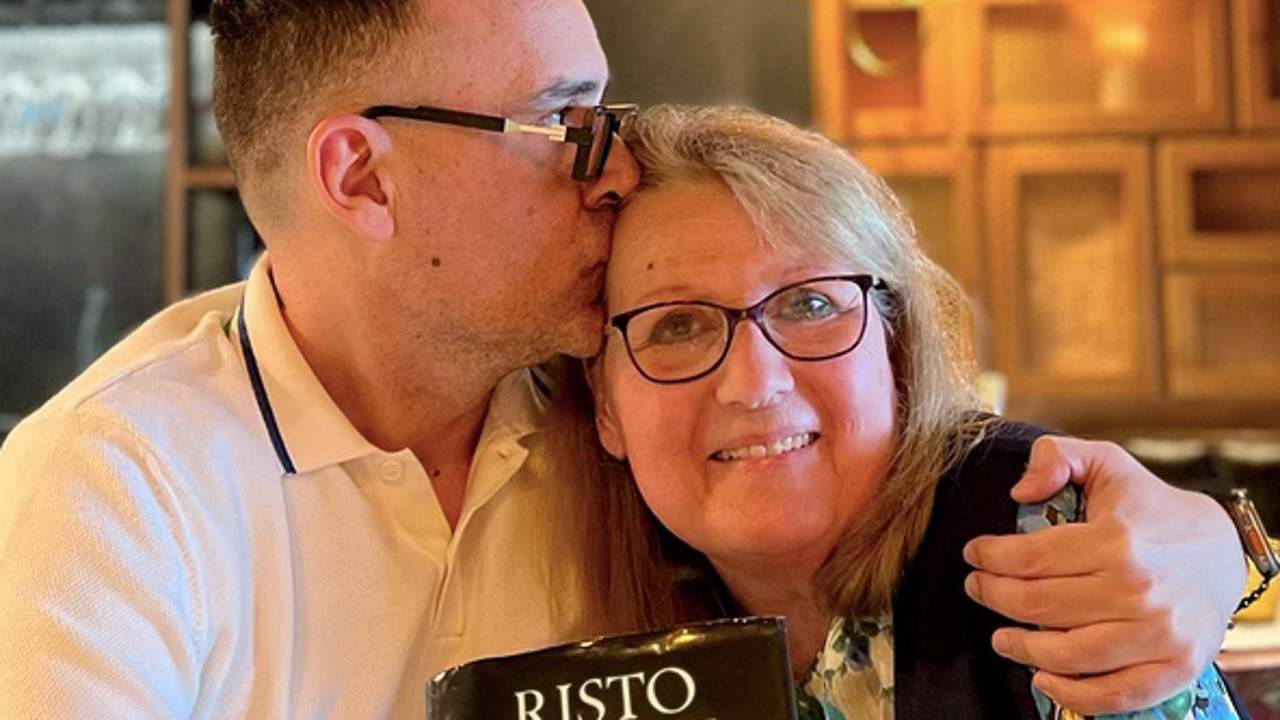 Risto Mejide se reconcilia con su madre en el día más especial para ella