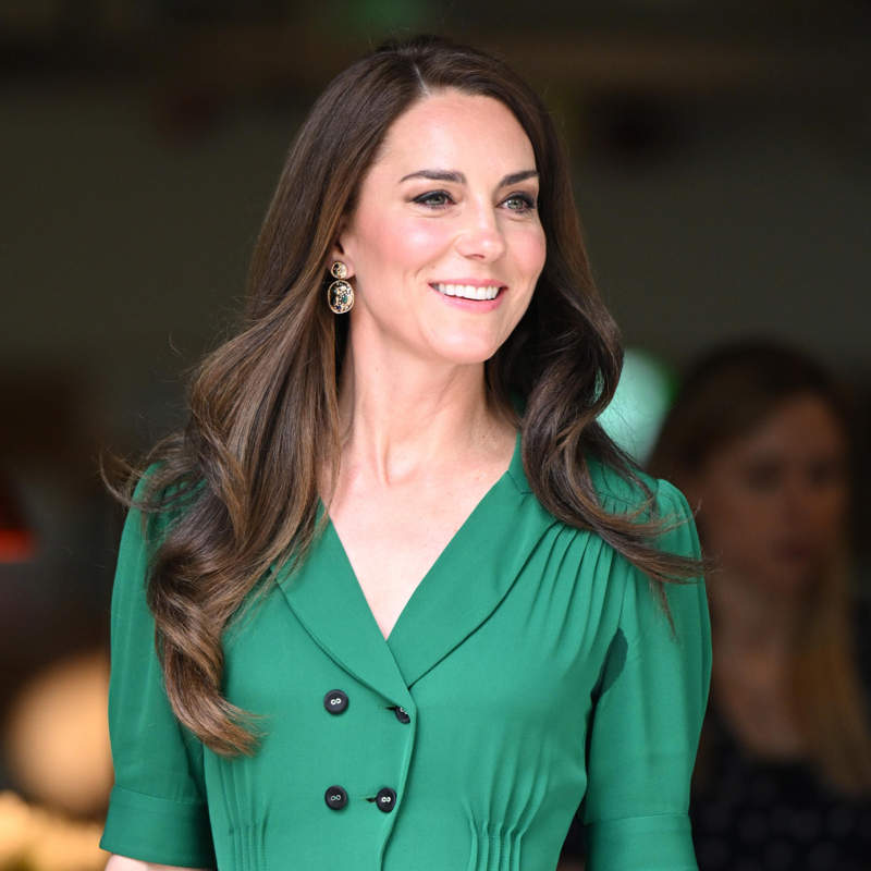 Kate Middleton presume de piernas con un nuevo (y carísimo) vestido camisero que enamorará a Letizia