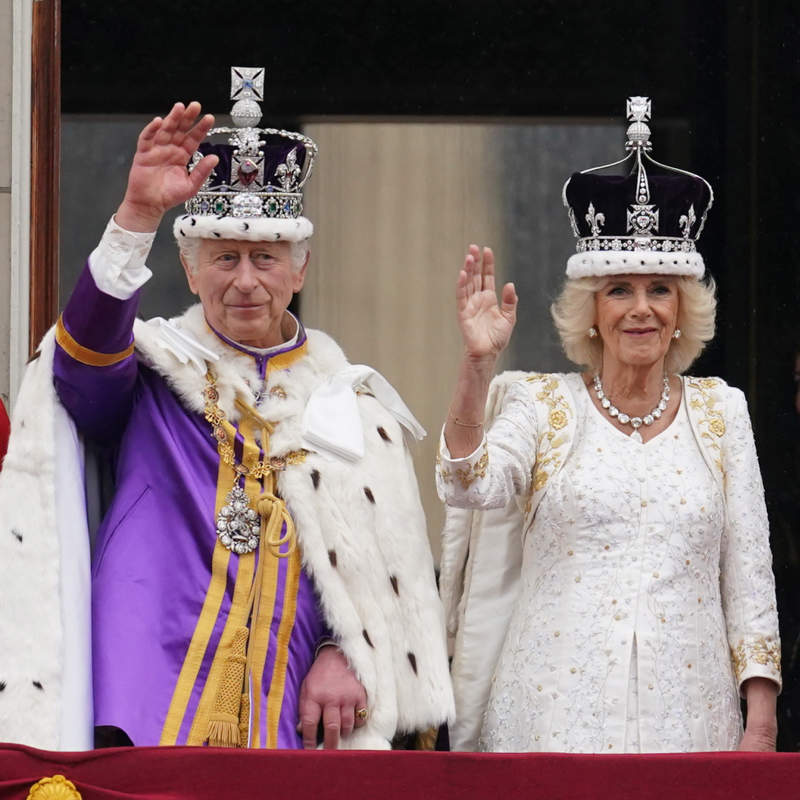 Así se confeccionó el vestido que lució la reina Camilla durante su coronación 