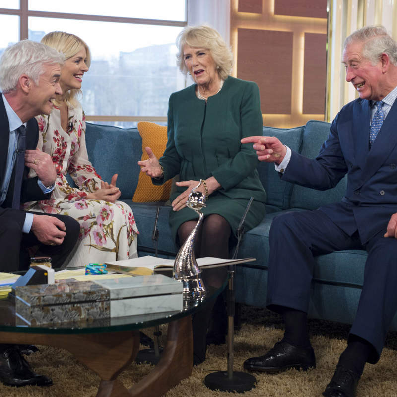 Carlos III pone distancia con un presentador británico que ha sido despedido por escándalo sexual 