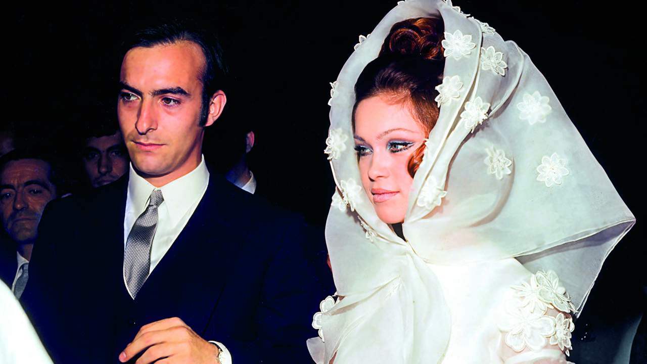 Así fue la primera boda de Marisol con Carlos Goyanes: una tarta de diez pisos, cuatro mil personas y vestidos rotos