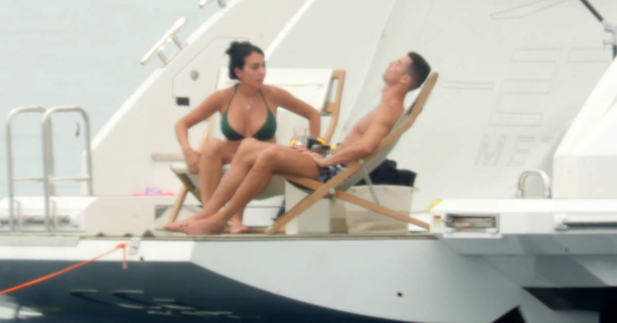 Cristiano Ronaldo e Georgina Rodríguez desfrutam de férias de luxo a bordo de um iate de luxo