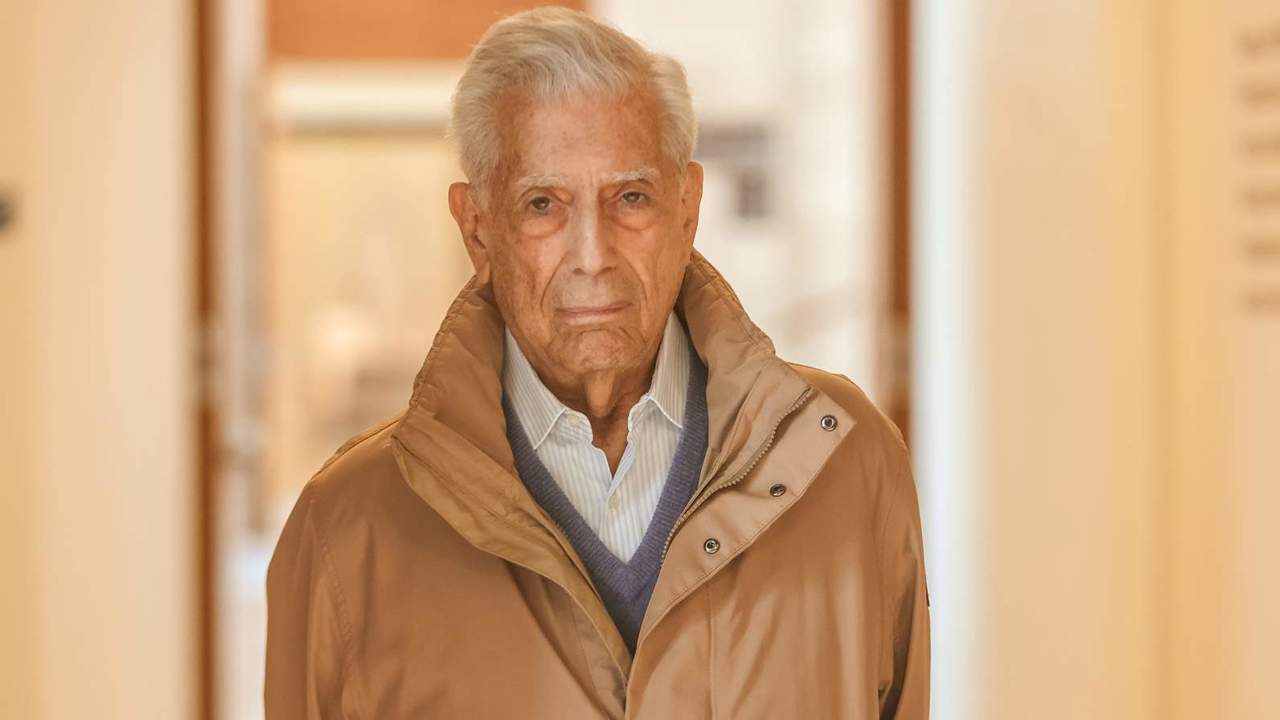 Última hora: Mario Vargas Llosa evoluciona favorablemente tras ser hospitalizado
