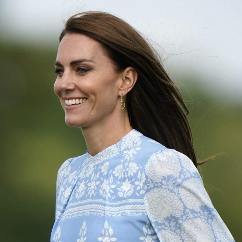 Estampado y mangas abullonadas: Kate Middleton estrena su vestido más 'cute' y veraniego en el polo