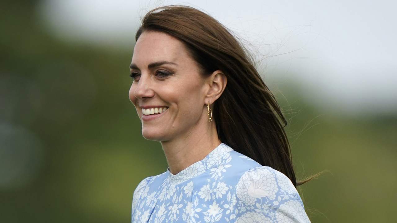 Estampado y mangas abullonadas: Kate Middleton estrena su vestido más 'cute' y veraniego en el polo