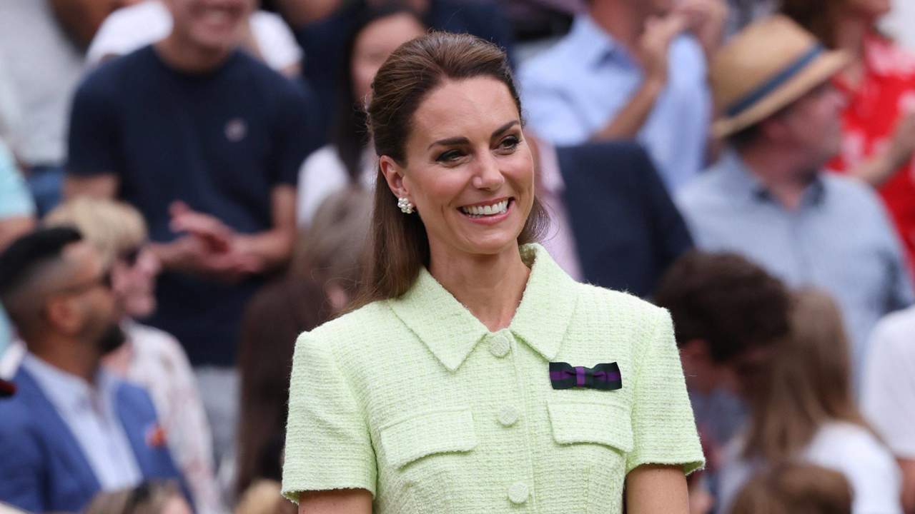 Con un vestido de falda plisada y chaqueta tweed, Kate Middleton apuesta por un outfit verde lima para Wimbledon