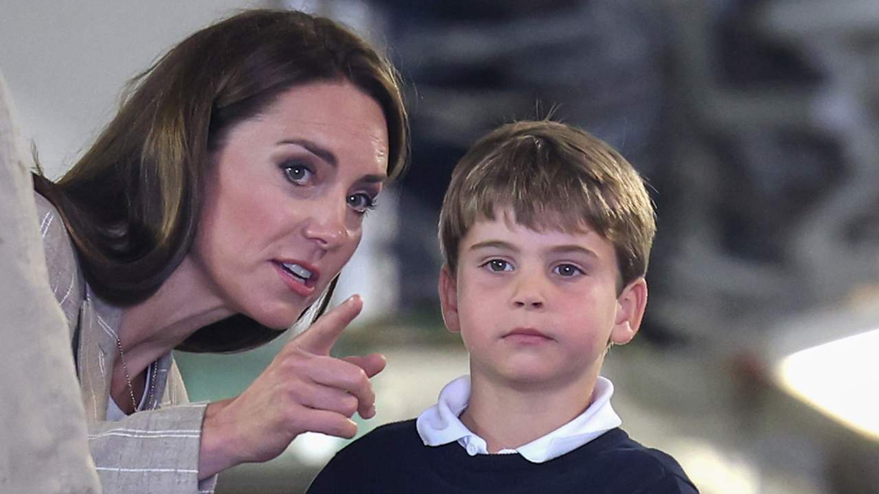 Blazer de rayas y pantalones holgados: El look de mamá todoterreno de Kate Middleton en la última salida con sus hijos 