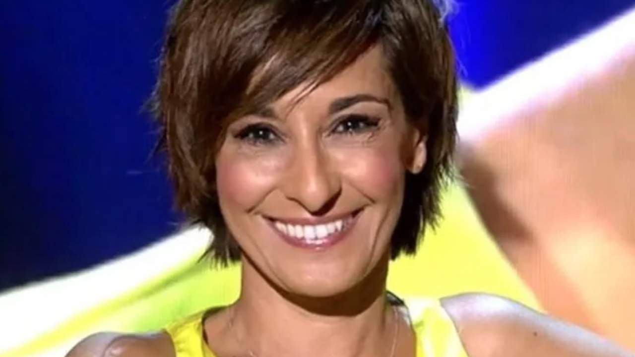 Adela González comienza etapa en La Sexta con nuevo corte de pelo corto: un pixie especial