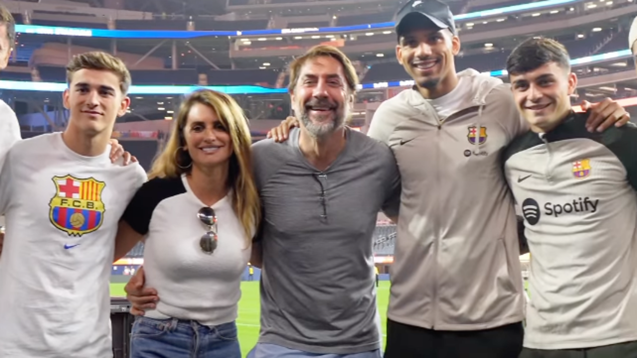 Las imágenes virales de Penélope Cruz y Javier Bardem en Los Ángeles apoyando a los jugadores del FC Barcelona
