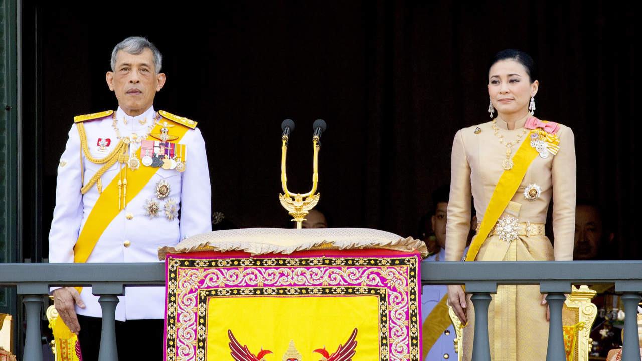 El rey Vajiralongkorn y su mujer