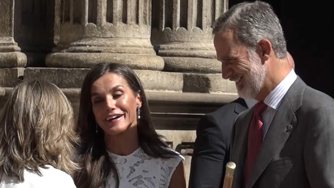 La reina Letizia se salta el protocolo con el rey Felipe VI en Pamplona