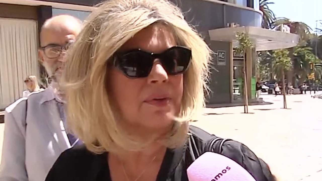 Terelu, con la voz quebrada, responde a las críticas recibidas tras el funeral de su madre, María Teresa Campos, en Málaga