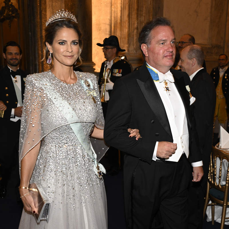 Desfile de tiaras y vestidos de gala en Suecia por el Jubileo de oro de Carlos Gustavo: Todos los looks