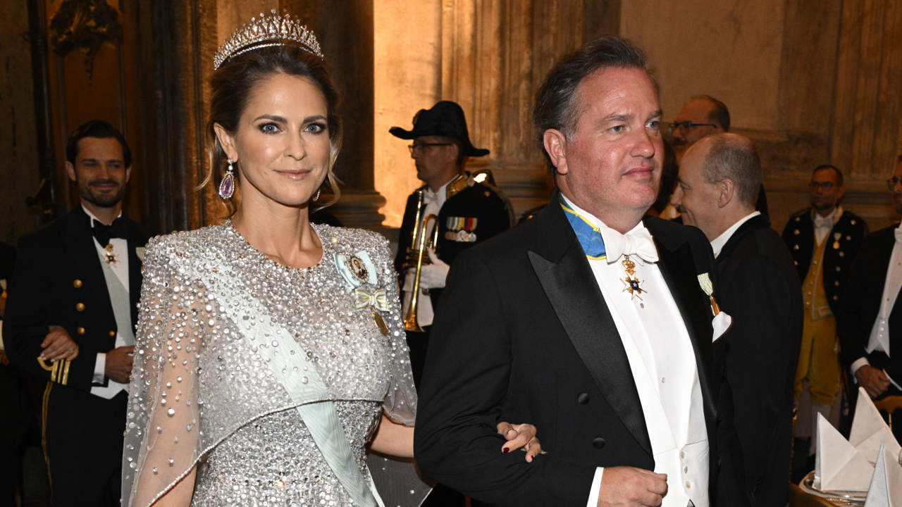 Desfile de tiaras y vestidos de gala en Suecia por el Jubileo de oro de Carlos Gustavo: Todos los looks