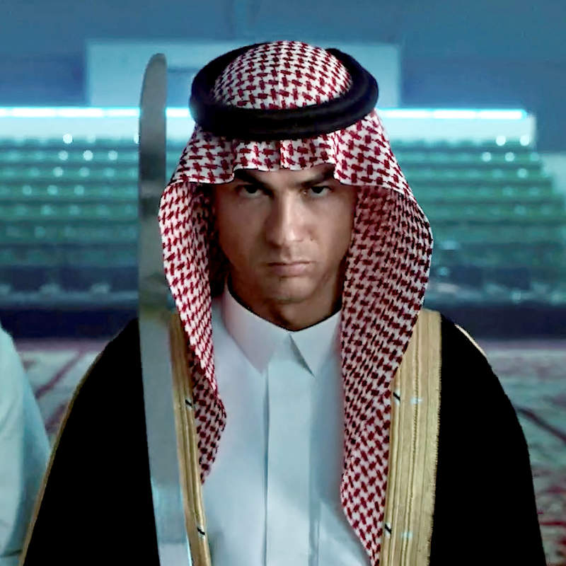 El vídeo viral de Cristiano Ronaldo vestido de saudí y espada en mano