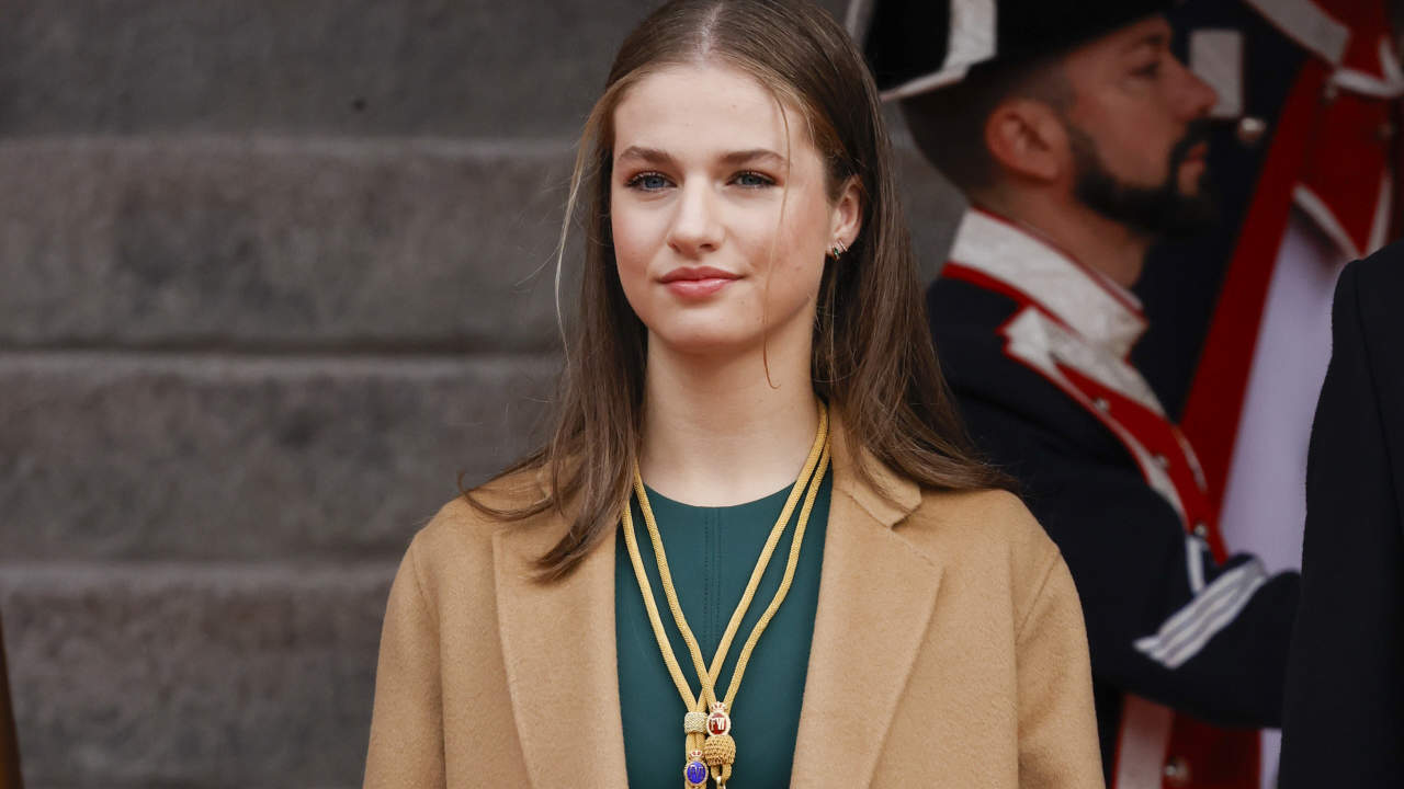 La princesa Leonor arrasa con su look más adulto: taconazos, vestido verde y con un claro guiño a Letizia