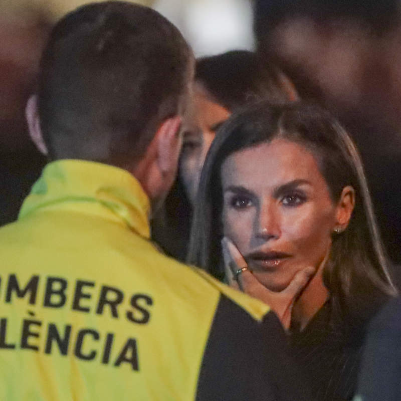 La conmoción de la reina Letizia ante el estremecedor relato de los bomberos de Valencia