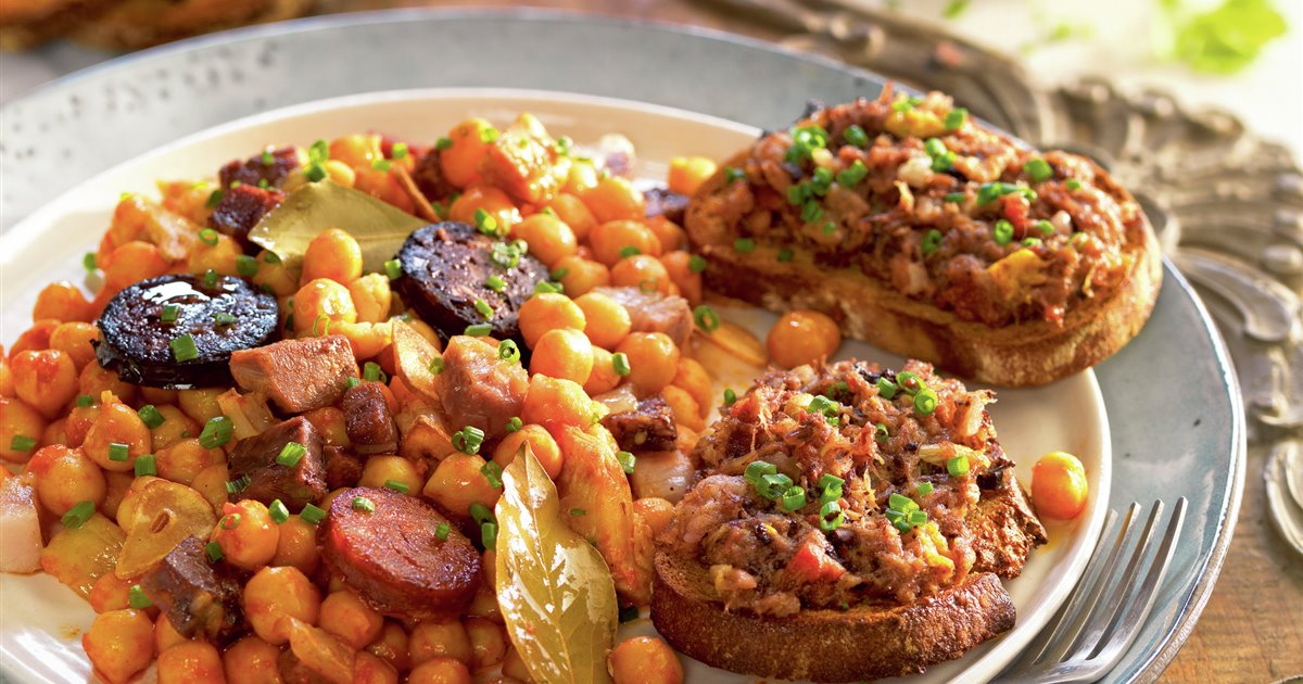 Ropa vieja con tostas de