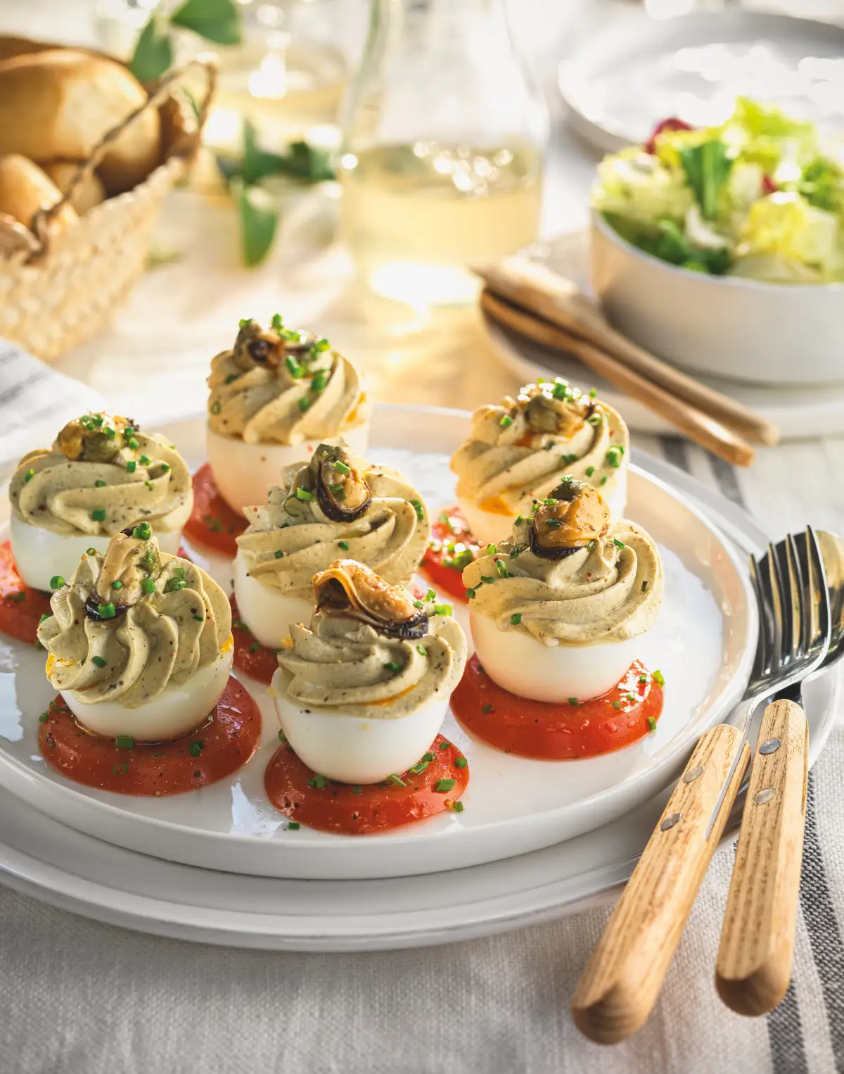 Huevos_rellenos_de_pate_de_mejillones_en_escabeche