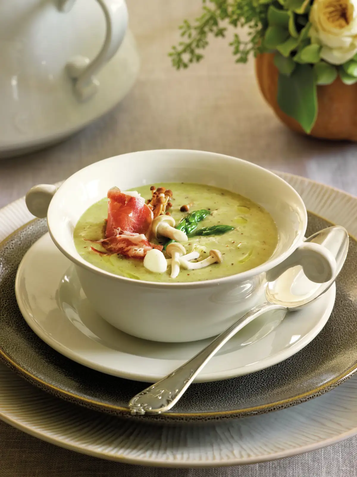 sopa_del_bosque_con_setas_y_jamon